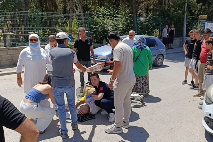 Bursa'da yaralıya siper oldular! Vatandaşlardan duyarlı hareket...