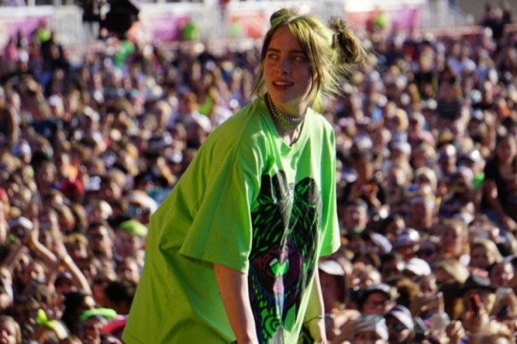 Billie Eilish ve James Cameron'dan üç boyutlu proje