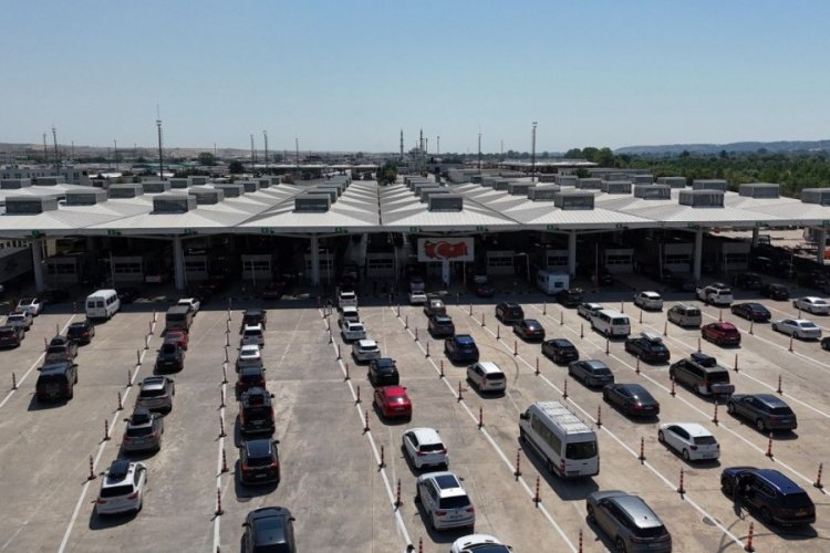 Önünde uzun kuyruklar oluştu! Saatlerce beklediler...