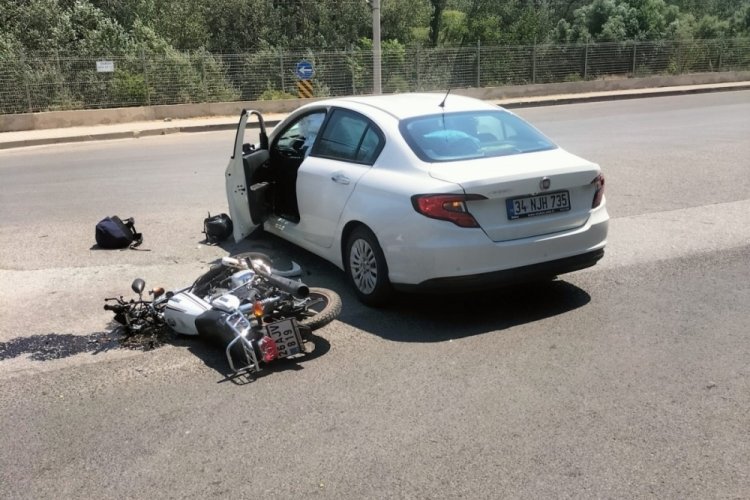 Motosiklet, otomobille çarpıştı: 1 yaralı