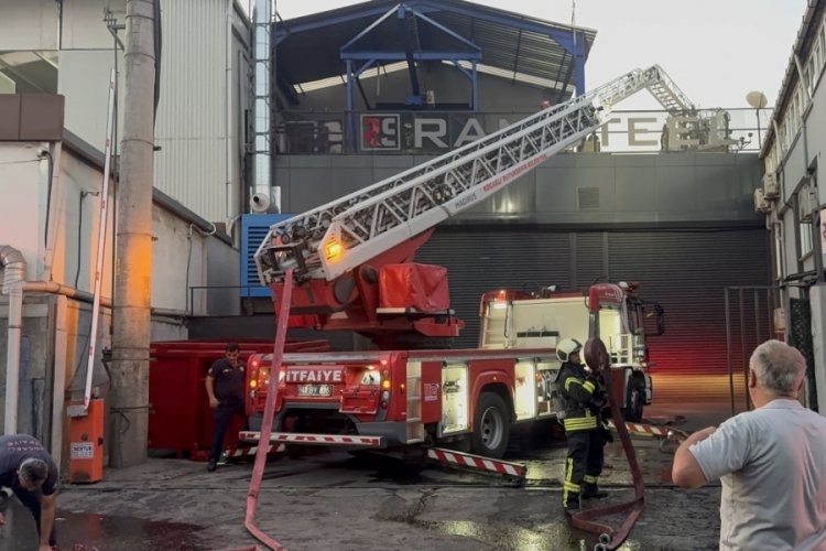 Kocaeli'de demir çelik fabrikasında yangın