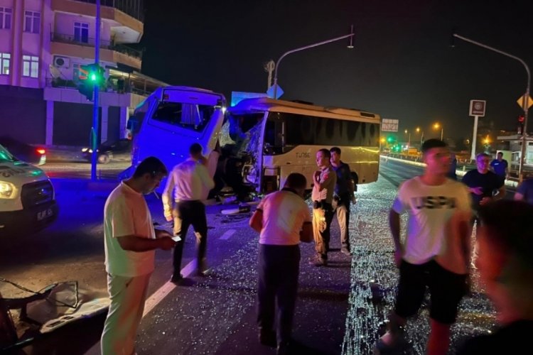 Midibüsler birbirine girdi: Ortalık savaş alanına döndü! 