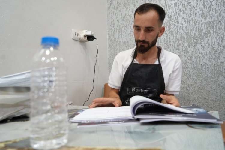 Beşinci denemede istediğini aldı! Bayburtlu genç YKS başarısını bakın neye bağladı...