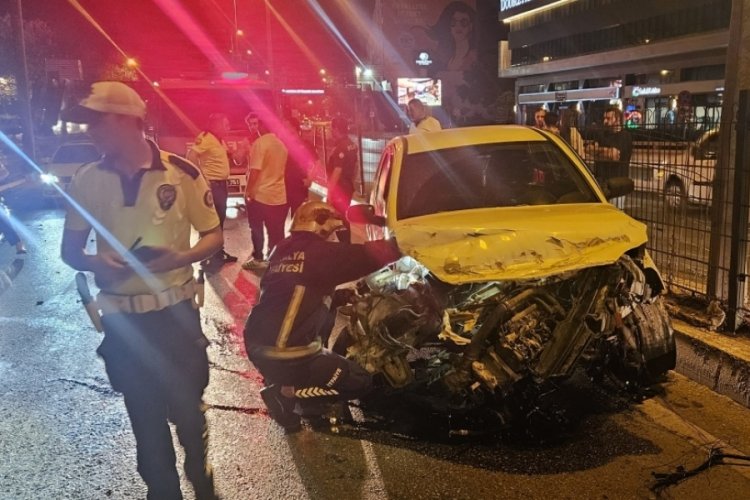 Hurdaya dönen araçtan burnu bile kanamadan çıktı