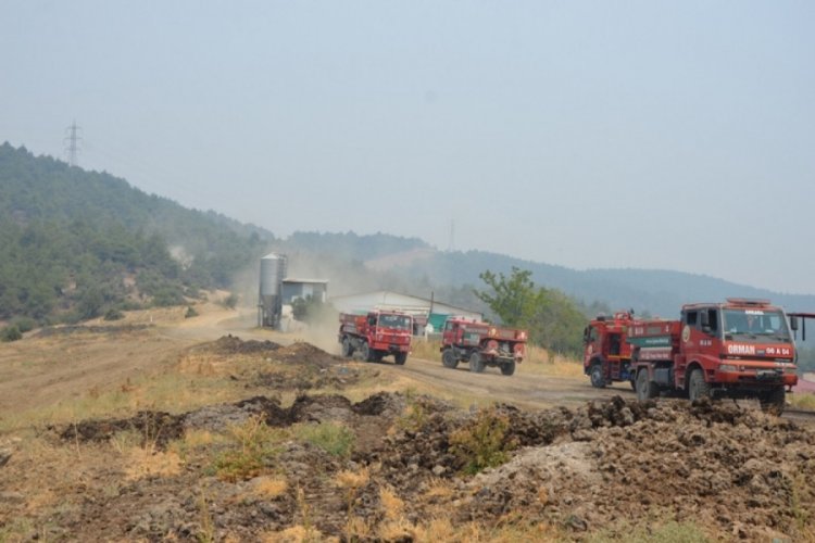 Evlerini boşaltan köylülerden 'yangın' nöbeti!