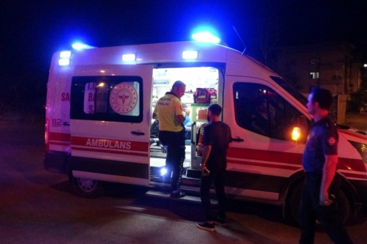 Minibüsle çarpışan araç 5 metre yükseklikten aşağı uçtu: 1 yaralı