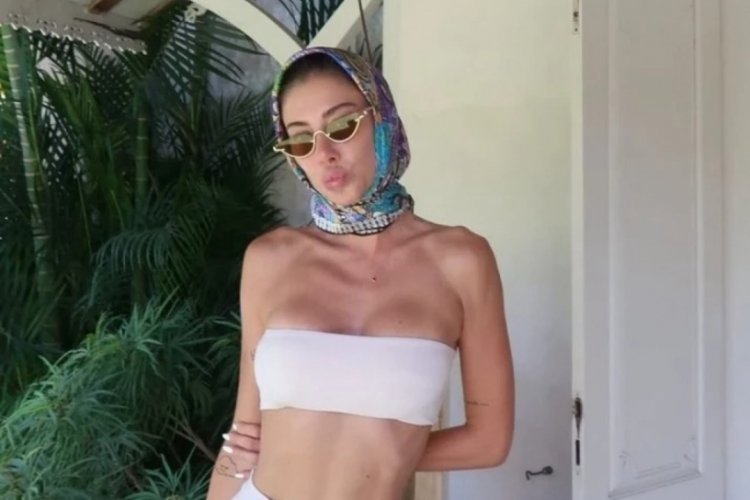Şeyma Subaşı'ndan retro plaj stili