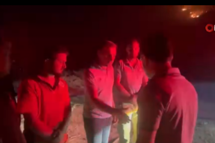 Bakan Yumaklı'dan yangın bölgesinde çalışan ekiplere moral ziyareti