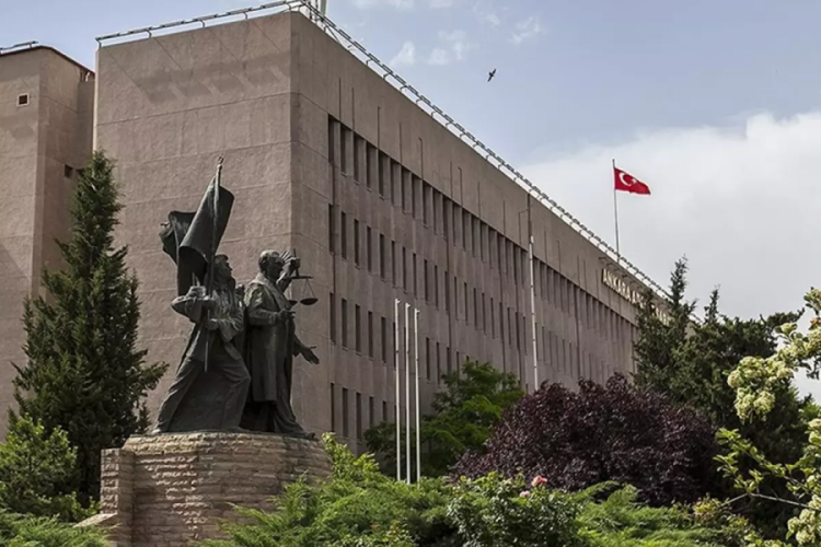 Para karşılığı FETÖ dosyalarını kapatan katibe 1190 yıl hapis talebi