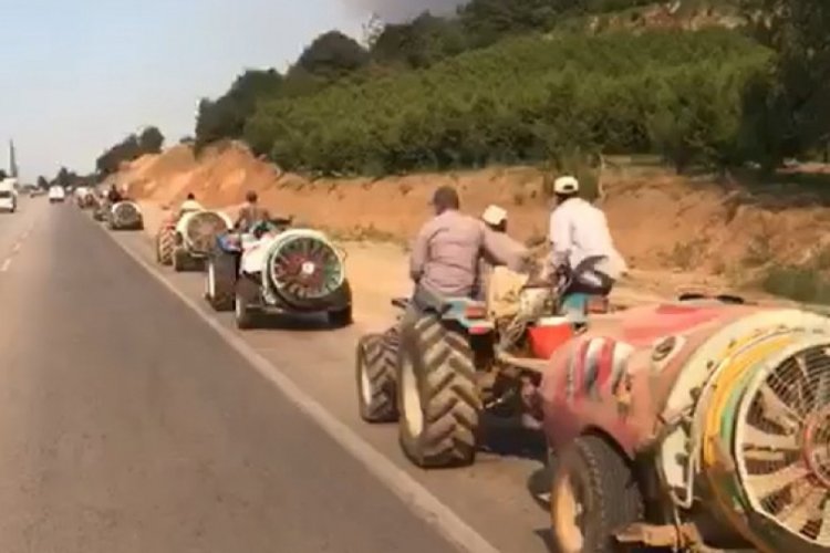 Bursalı çiftçiler traktörleriyle yangını söndürmeye gidiyor!
