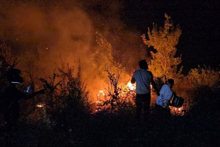 Orman yangınına gençlerden kahramanca müdahale