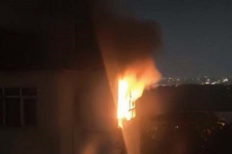 Sıcağa dayanamayan buzdolabı alev alev yandı