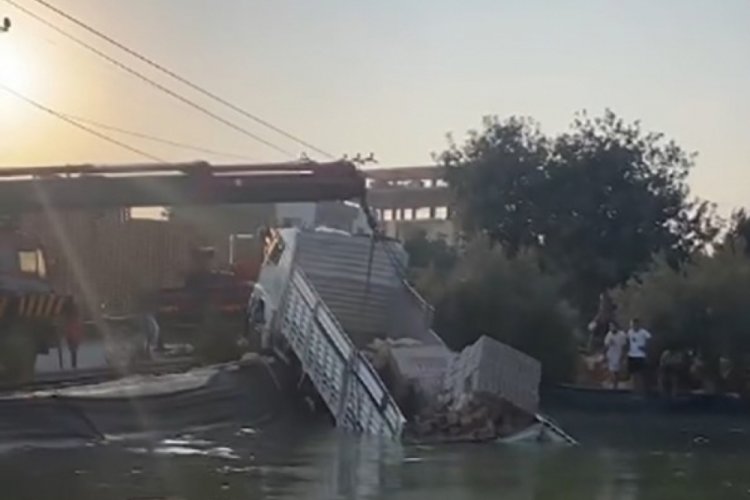 Freni patlayan kamyon sulama havuzuna düştü
