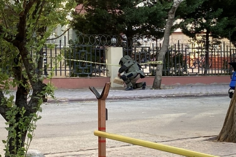 Sokakta unutulan çanta paniğe neden oldu, fünye ile patlatıldı