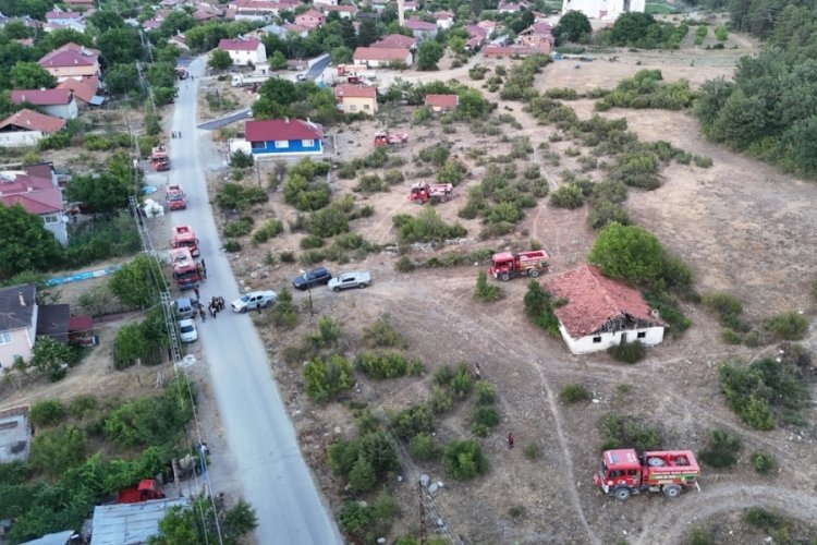 Söndürülen yangın yeniden alevlendi, 95 ev tahliye edildi