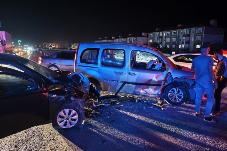  Bitlis'te trafik kazası: 6'sı çocuk 14 kişi yaralandı