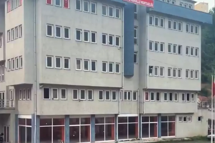 Bu nasıl muhtarlık binası? Vatandaş dayanamayıp isyan etti
