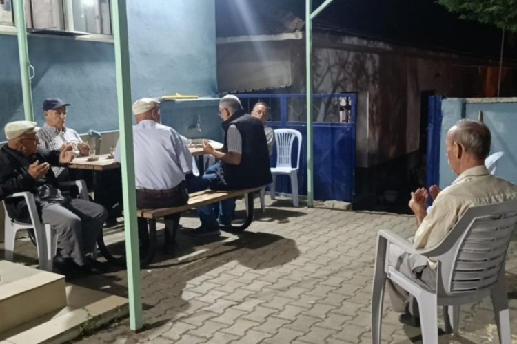 Hüzünlendiren görüntü: Yangının sönmesi için dua ettiler!