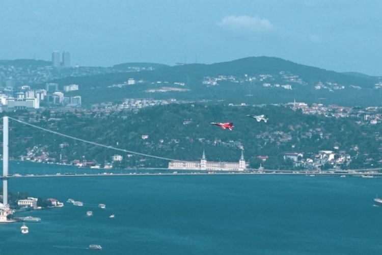 İstanbul Boğazı'nda heyecan dolu an