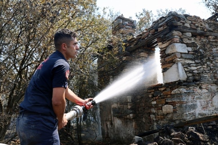 2 bin 500 yıllık antik kentin ciğerleri yandı