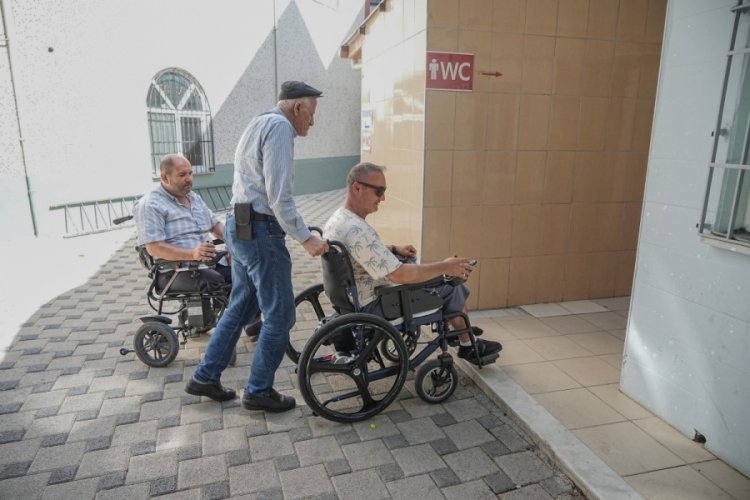 Bursa'da vatandaşlar, engele takılmadan ibadet etmek istiyor