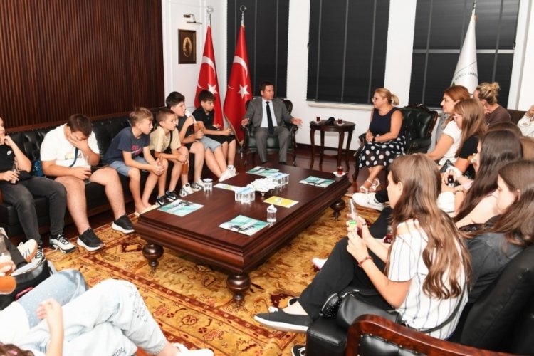 Bosnalı öğrencilerden Bursa Osmangazi Belediye Başkanı Aydın'a ziyaret