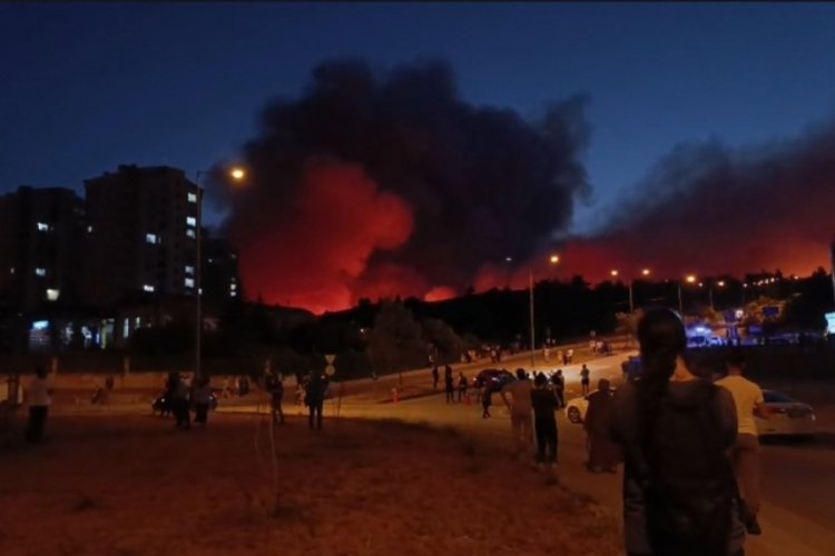 Bursa alevlerle boğuşuyor! 2 köy boşaltıldı, 1000'den fazla kişi tahliye edildi