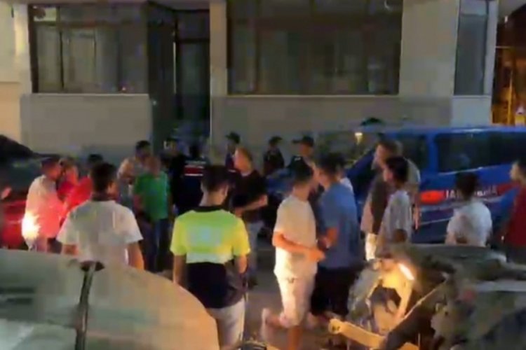  Yangın yerinde hırsızlık iddiası ortalığı böyle karıştırdı... Tekme tokat dövüldü, jandarma kurtardı