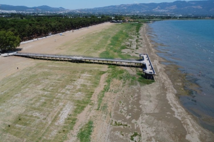 Bir yanda yangın bir yanda kuraklık! İznik'ten gelen görüntü korkuttu