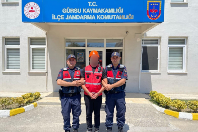 Bursa'da AKUT kıyafetiyle dolaşıyordu! Suç makinesi yangın bölgesinde yakalandı...