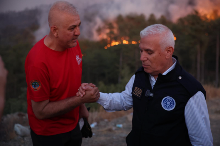 Başkan Bozbey, "Yangının 6 farklı bölgede bir anda başlamış olması düşündürücü"