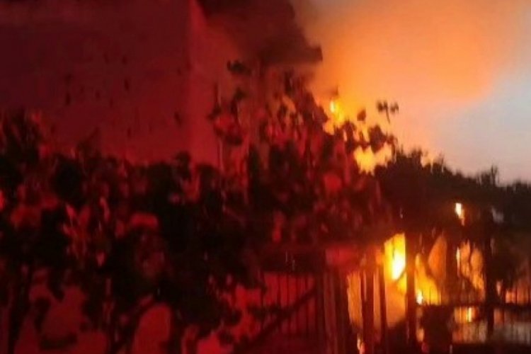 Alev alev yanan ev kullanılamaz hale geldi! O anlar kamerada