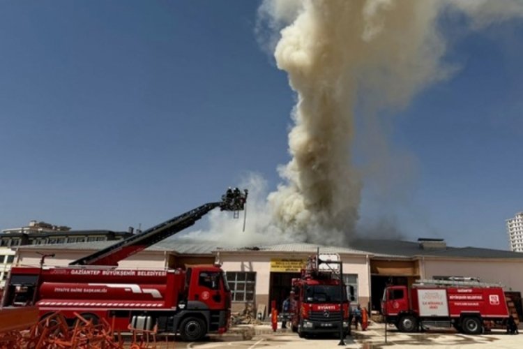 Meslek lisesinin atölyesinde yangın