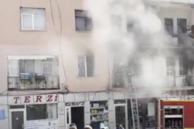 Aksaray'da apartmanda yangın paniği