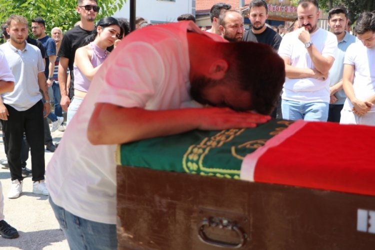 Bursa yangınında ölen gönüllüye son görev