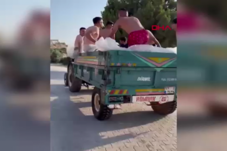 Römorku mobil havuz yapıp, şehir turu attılar