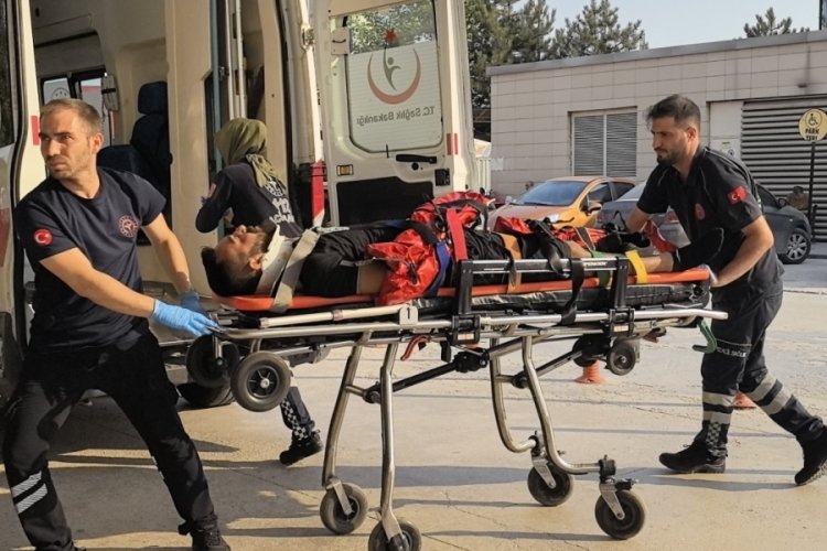 Bursa'da çatı çöktü! Ağır yaralı var...