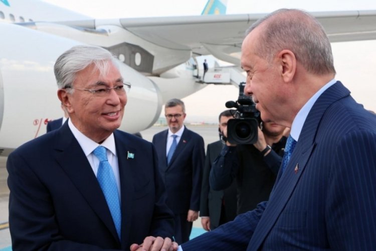 Cumhurbaşkanı Erdoğan, Kazakistan Cumhurbaşkanı Tokayev'i resmi törenle karşıladı