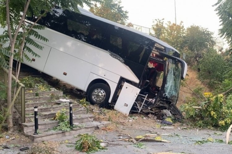 Servis otobüsü şarampole yuvarlandı!