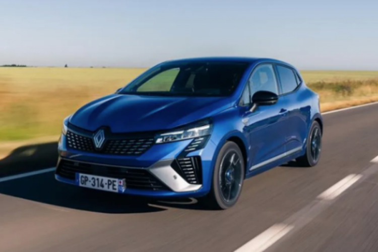 Yeni Renault Clio'dan ilk görüntü geldi! Benzinli versiyonlara veda ediliyor