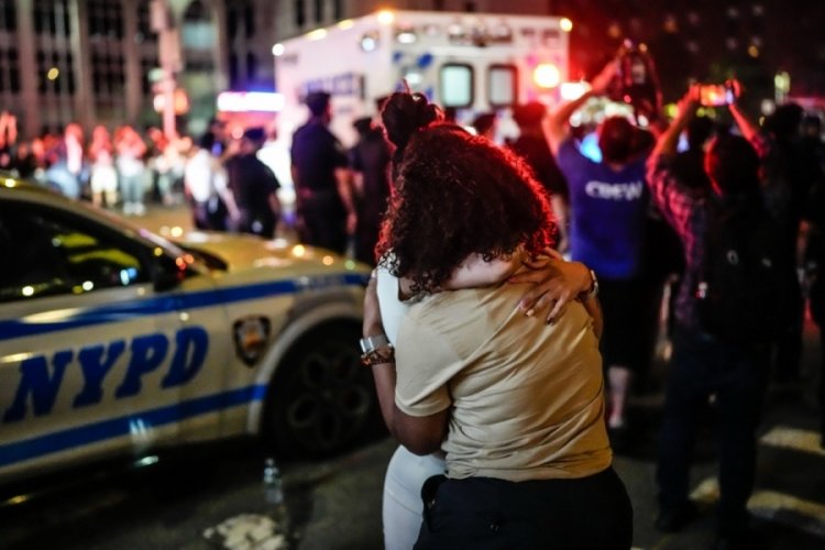 New York'ta silahlı saldırı: 1'i polis 4 kişi hayatını kaybetti