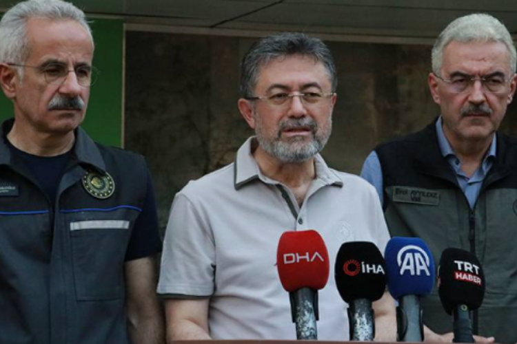 Bakan Yumaklı'dan Bursa açıklaması: "Devam eden sadece bir yangın var..."