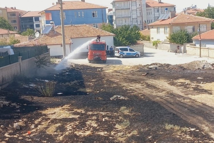 Boş arsada yangın paniği