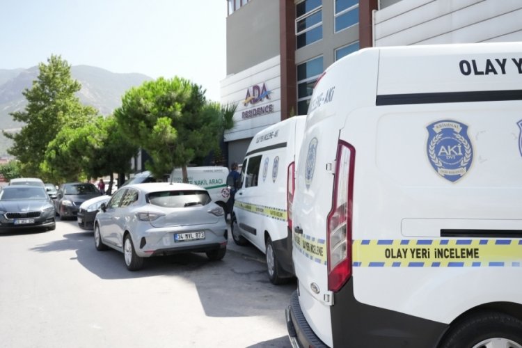 Polis memuru kaldığı apartta ölü bulundu