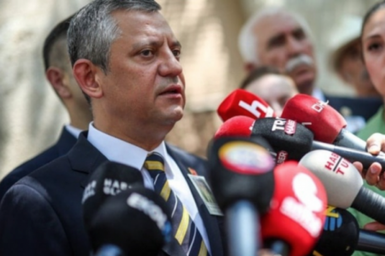 Özgür Özel: Tehditler geliyor, eşimi ve kızımı da tehdit ediyorlar