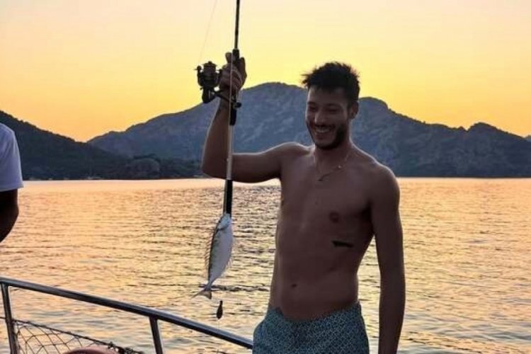 Kubilay Aka, teknede balık tutma hünerlerini paylaştı