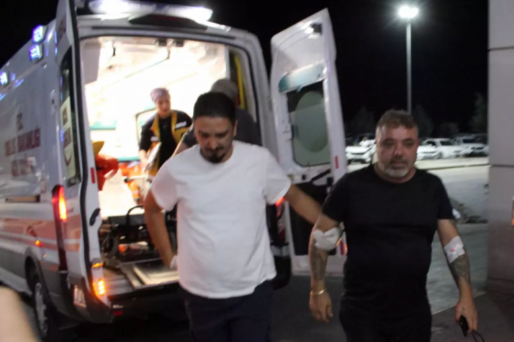 'Yan baktın' tartışması kanlı bitti!