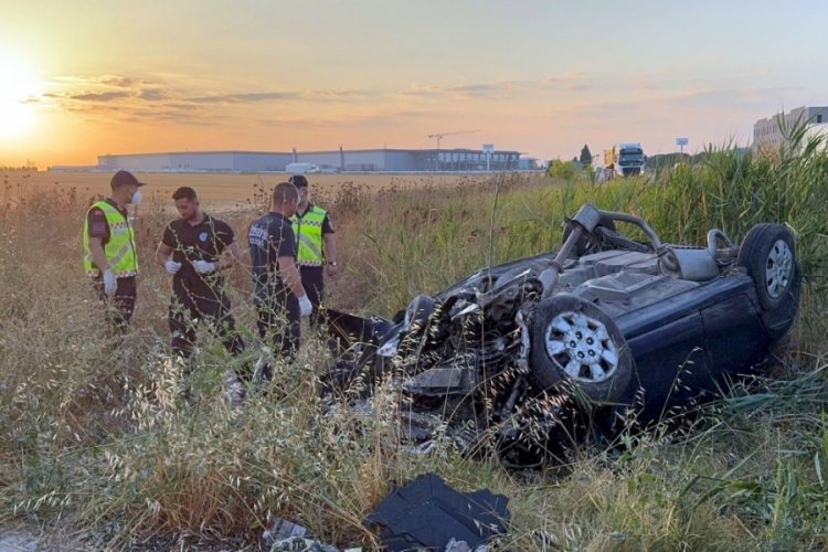 Otomobil menfeze çarparak takla attı: 2 ölü