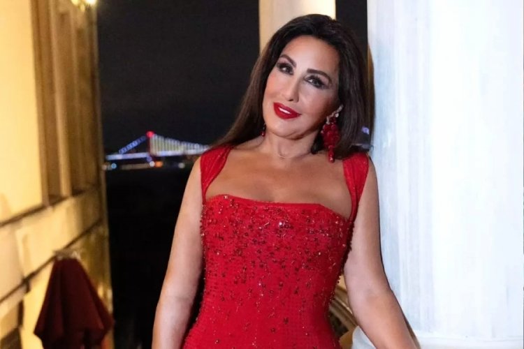71 yaşında sahnede şov yaptı! Nükhet Duru'dan cesur Harbiye çıkışı 