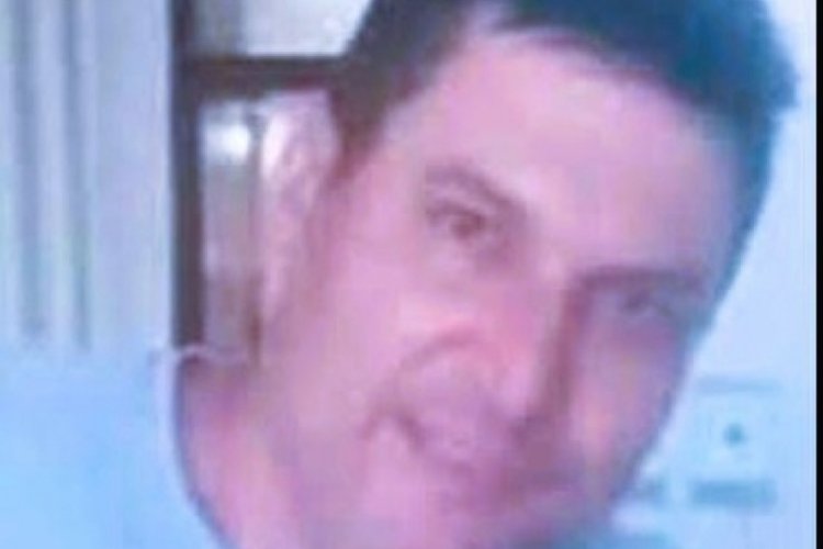 Ailesiyle birlikte ormanda kesim yapan işçi traktörün altına kaldı